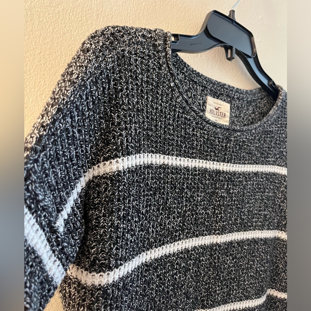 Hollister Black and White Striped Knit Sweater Relaxed Fit size XS